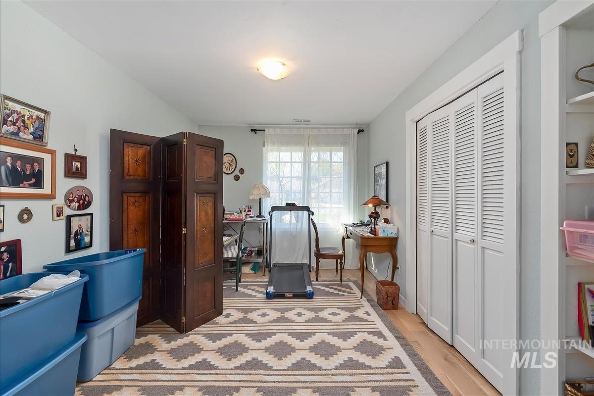 206 N Northview Dr, Eagle, Idaho 83616, 3 Bedrooms, 2 Bathrooms, Residential For Sale, Price $565,000, 98981280