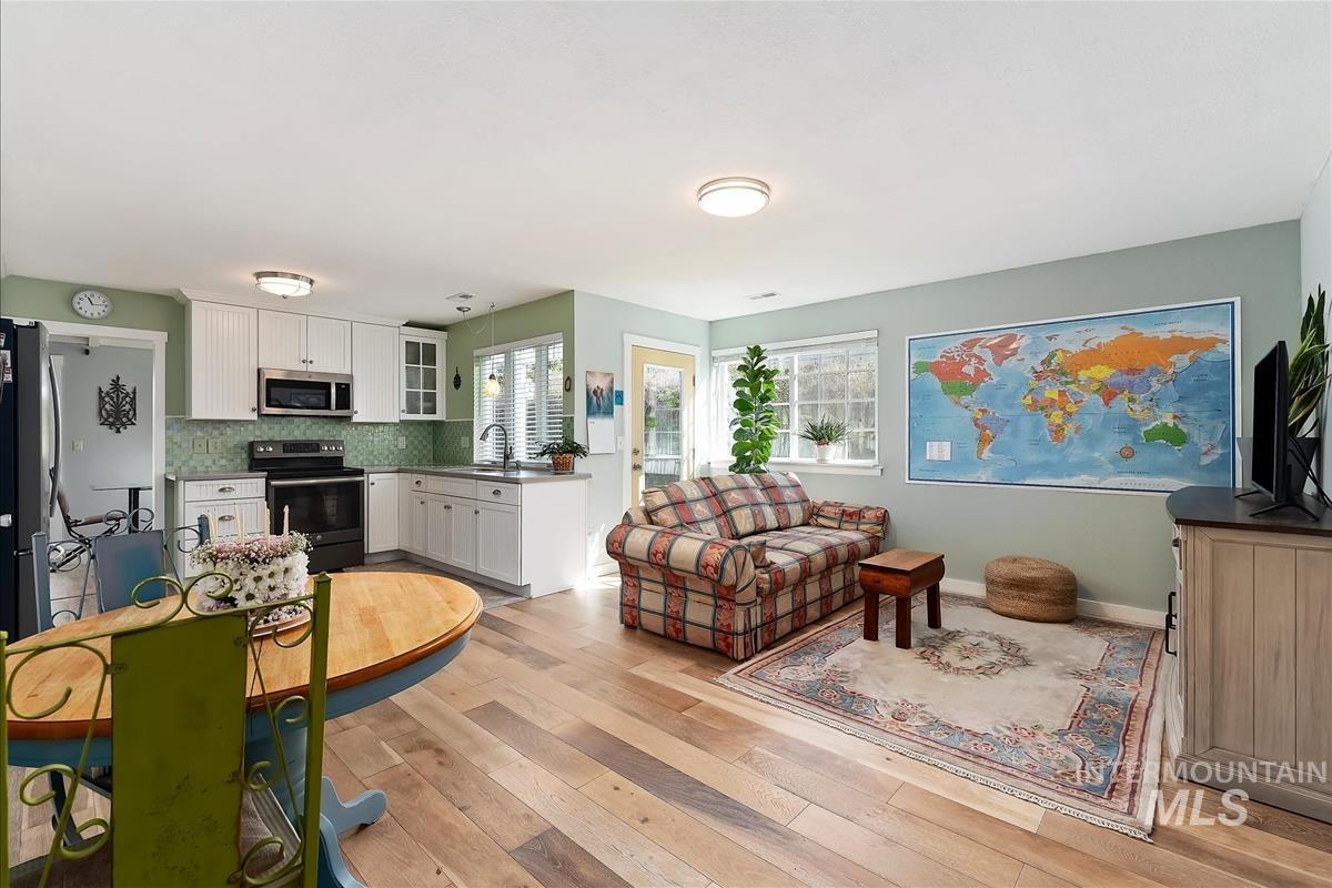 206 N Northview Dr, Eagle, Idaho 83616, 3 Bedrooms, 2 Bathrooms, Residential For Sale, Price $565,000, 98981280