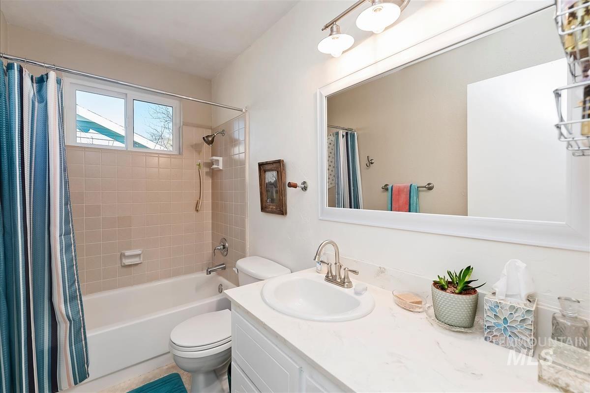 206 N Northview Dr, Eagle, Idaho 83616, 3 Bedrooms, 2 Bathrooms, Residential For Sale, Price $565,000, 98981280