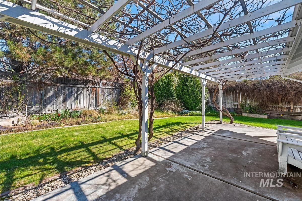 206 N Northview Dr, Eagle, Idaho 83616, 3 Bedrooms, 2 Bathrooms, Residential For Sale, Price $565,000, 98981280