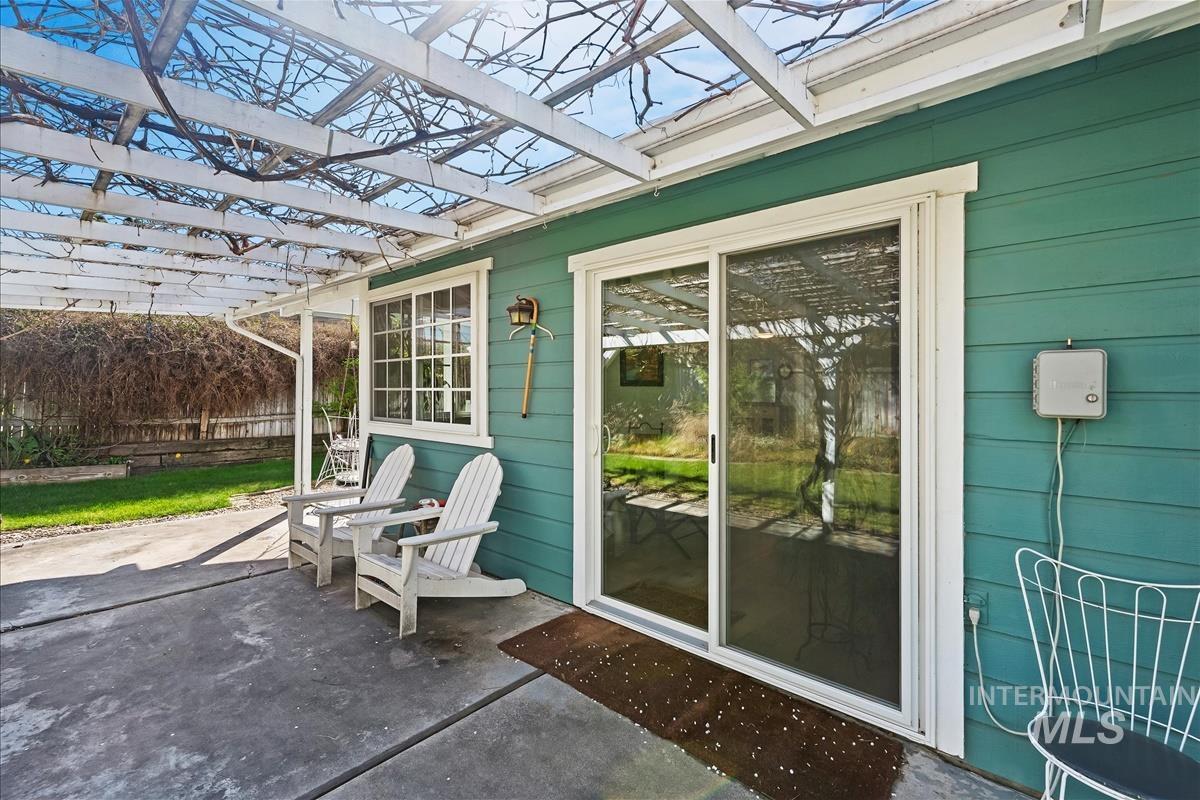 206 N Northview Dr, Eagle, Idaho 83616, 3 Bedrooms, 2 Bathrooms, Residential For Sale, Price $565,000, 98981280