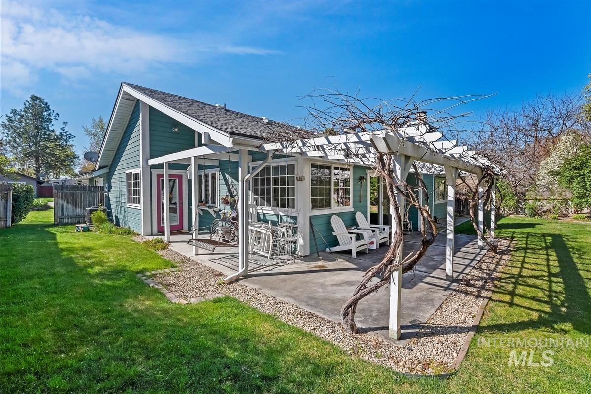 206 N Northview Dr, Eagle, Idaho 83616, 3 Bedrooms, 2 Bathrooms, Residential For Sale, Price $565,000, 98981280