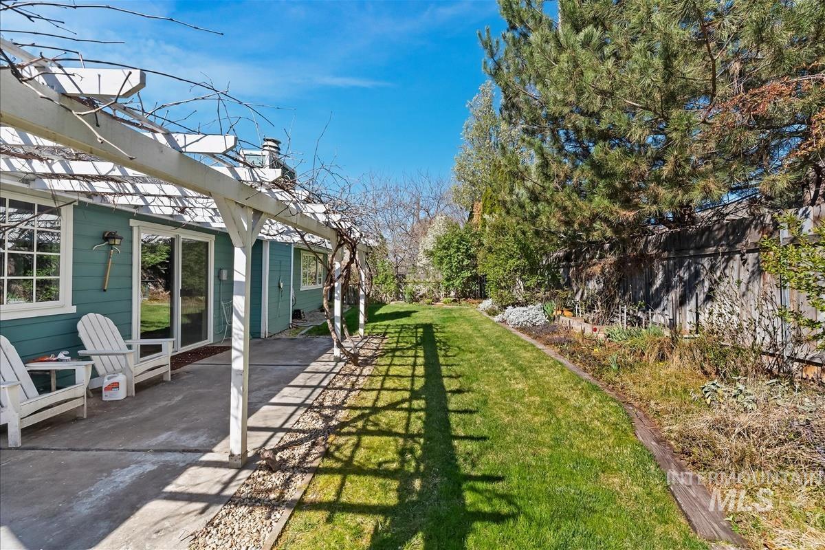 206 N Northview Dr, Eagle, Idaho 83616, 3 Bedrooms, 2 Bathrooms, Residential For Sale, Price $565,000, 98981280