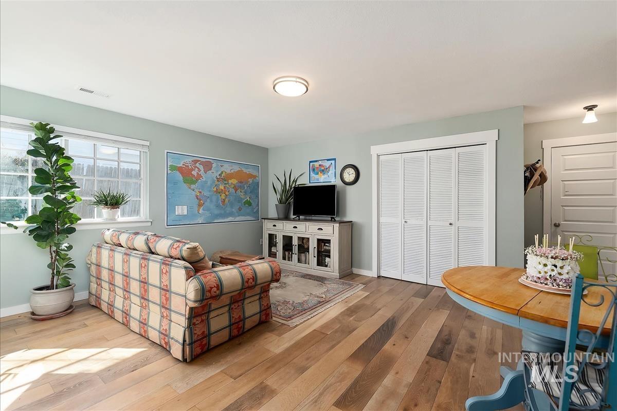 206 N Northview Dr, Eagle, Idaho 83616, 3 Bedrooms, 2 Bathrooms, Residential For Sale, Price $565,000, 98981280