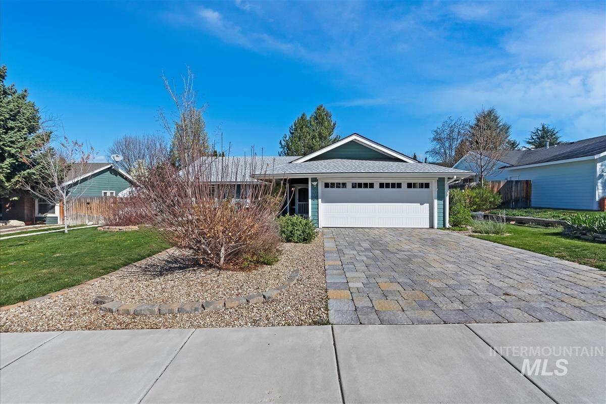 206 N Northview Dr, Eagle, Idaho 83616, 3 Bedrooms, 2 Bathrooms, Residential For Sale, Price $565,000, 98981280