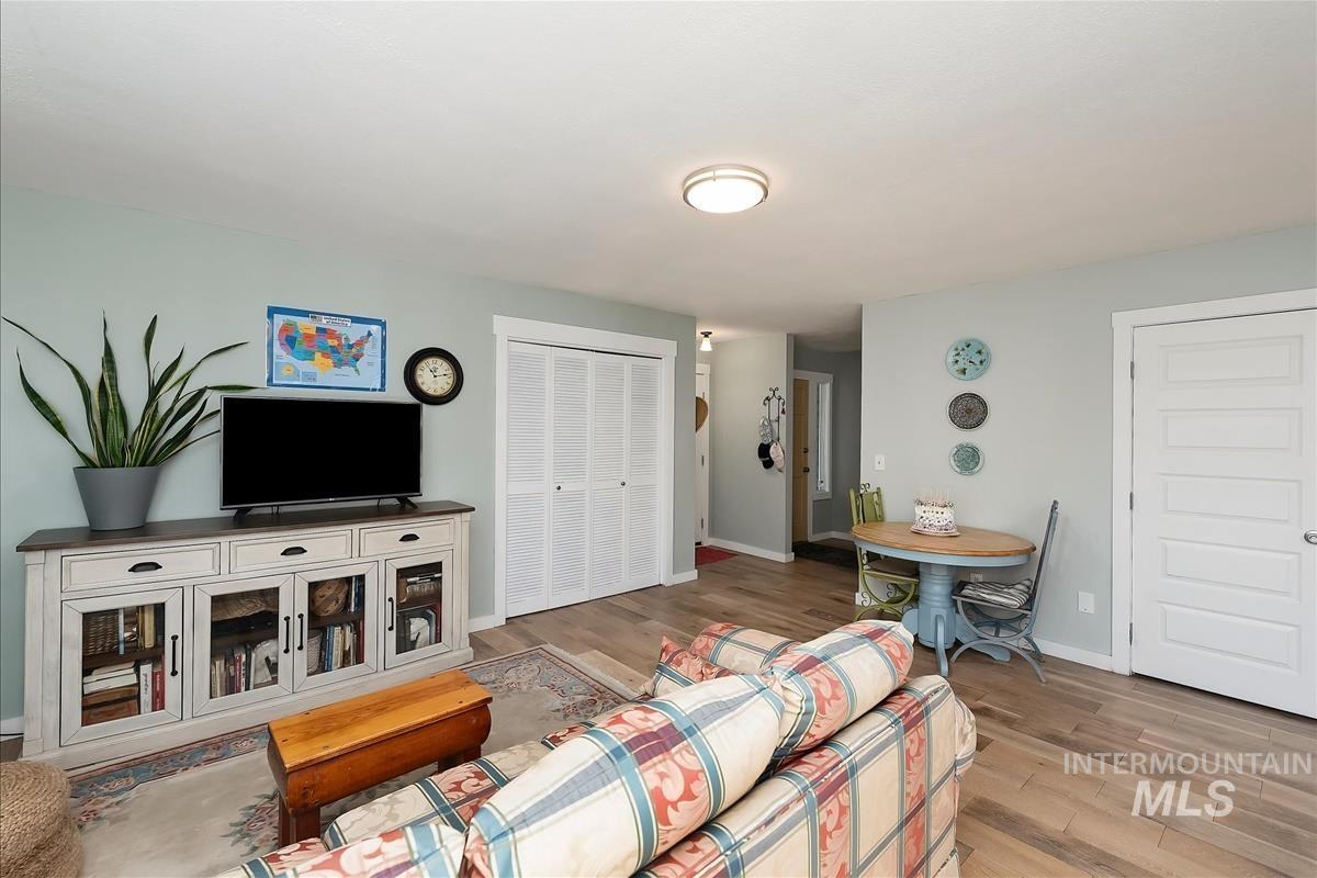 206 N Northview Dr, Eagle, Idaho 83616, 3 Bedrooms, 2 Bathrooms, Residential For Sale, Price $565,000, 98981280