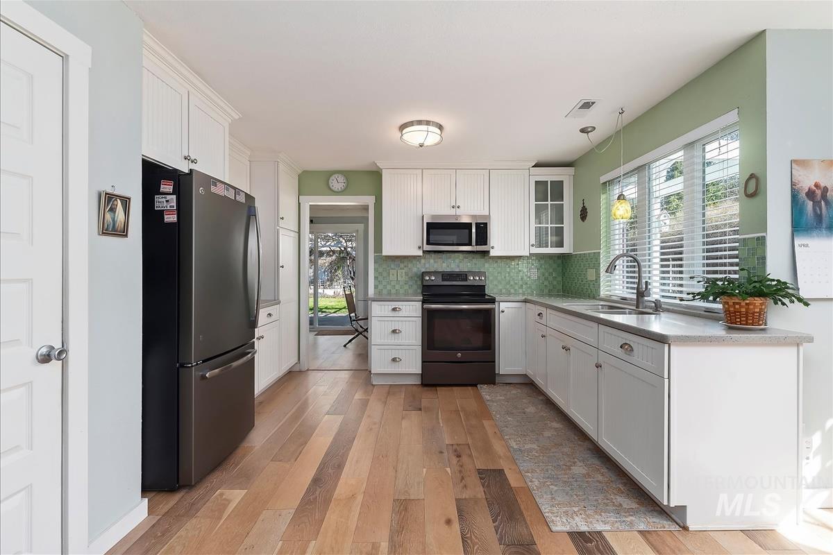 206 N Northview Dr, Eagle, Idaho 83616, 3 Bedrooms, 2 Bathrooms, Residential For Sale, Price $565,000, 98981280