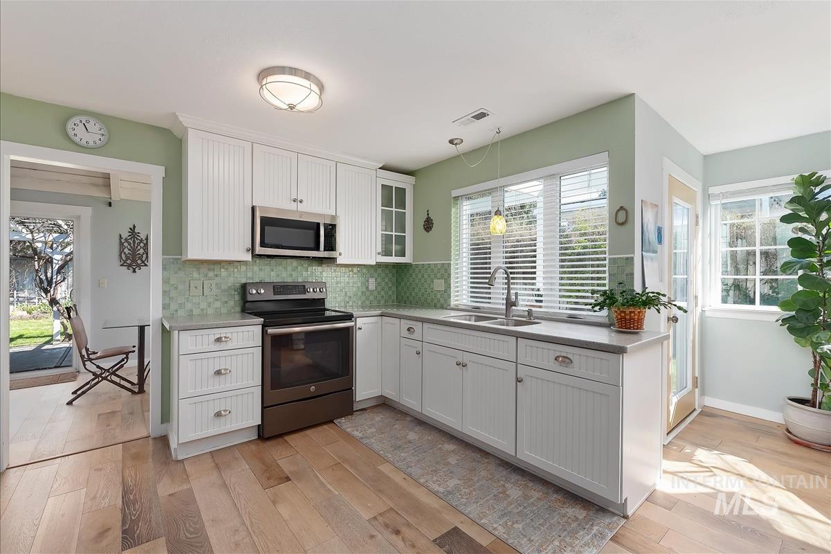 206 N Northview Dr, Eagle, Idaho 83616, 3 Bedrooms, 2 Bathrooms, Residential For Sale, Price $565,000, 98981280