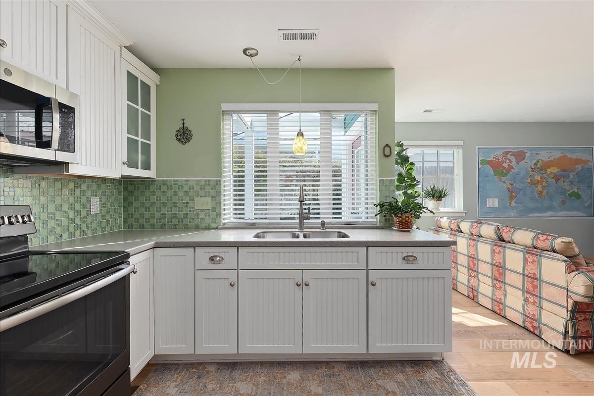 206 N Northview Dr, Eagle, Idaho 83616, 3 Bedrooms, 2 Bathrooms, Residential For Sale, Price $565,000, 98981280