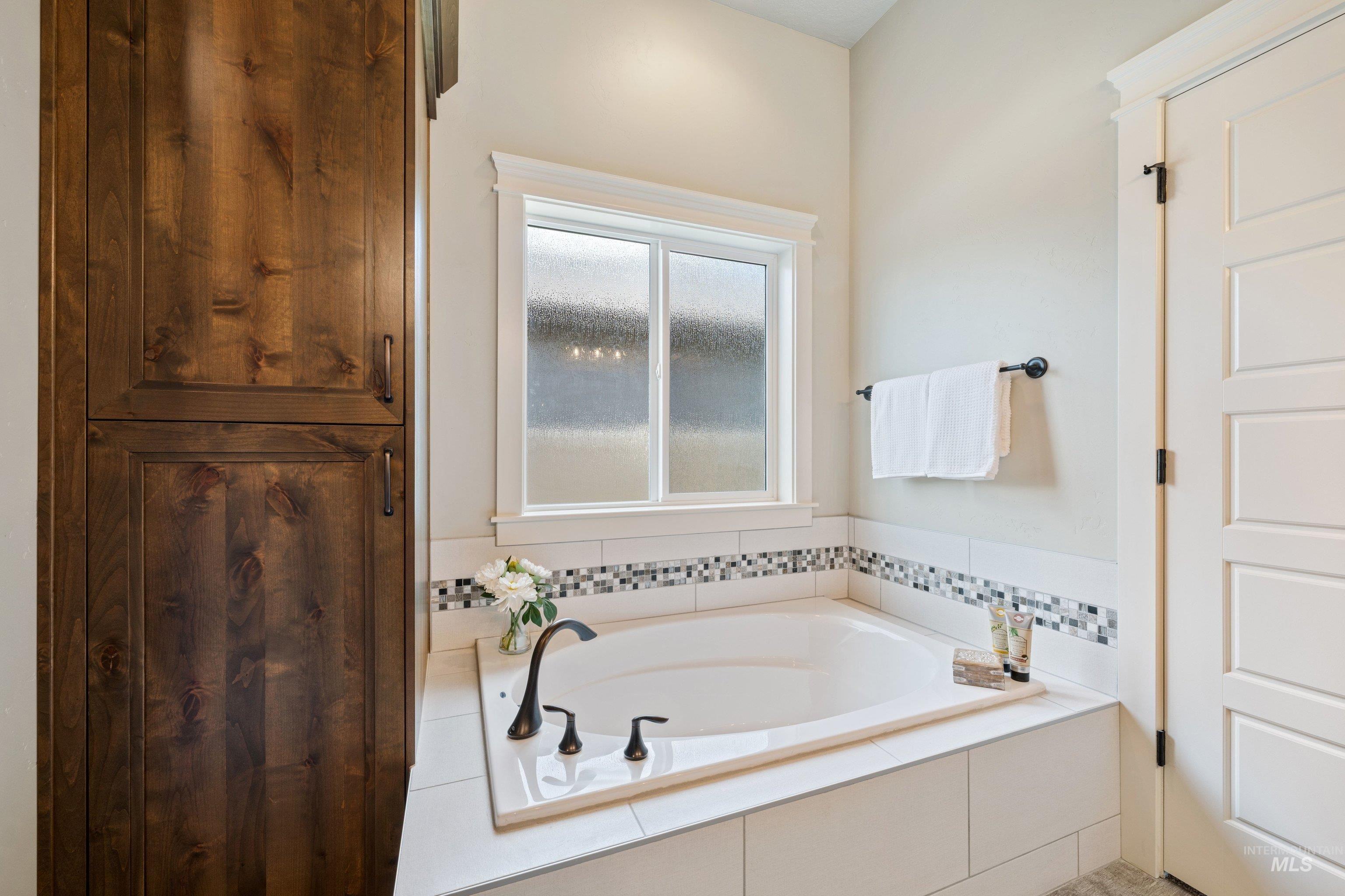 12480 W Superior St, Star, Idaho 83669, 3 Bedrooms, 3 Bathrooms, Residential For Sale, Price $878,000, 98981281