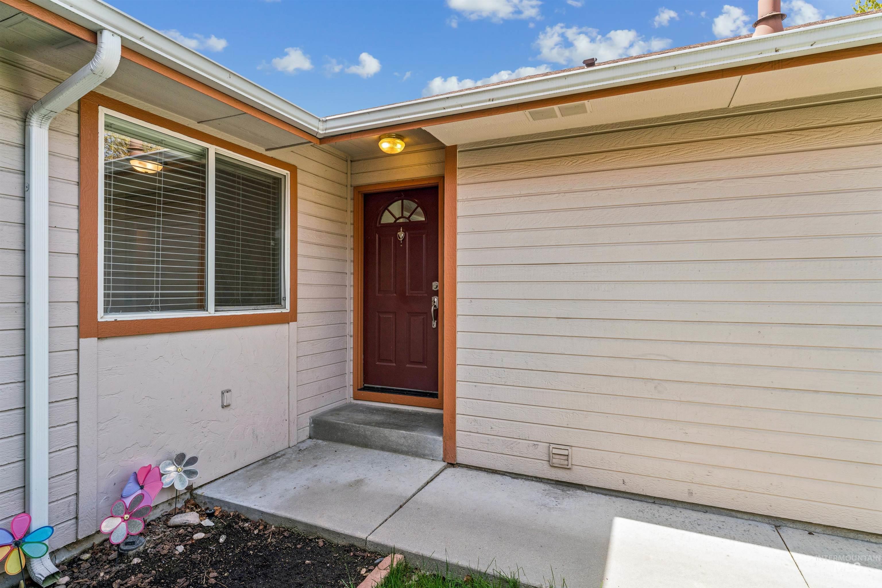 6833 W Russett St, Boise, Idaho 83704, 2 Bedrooms, 2 Bathrooms, Residential For Sale, Price $345,000, 98981285