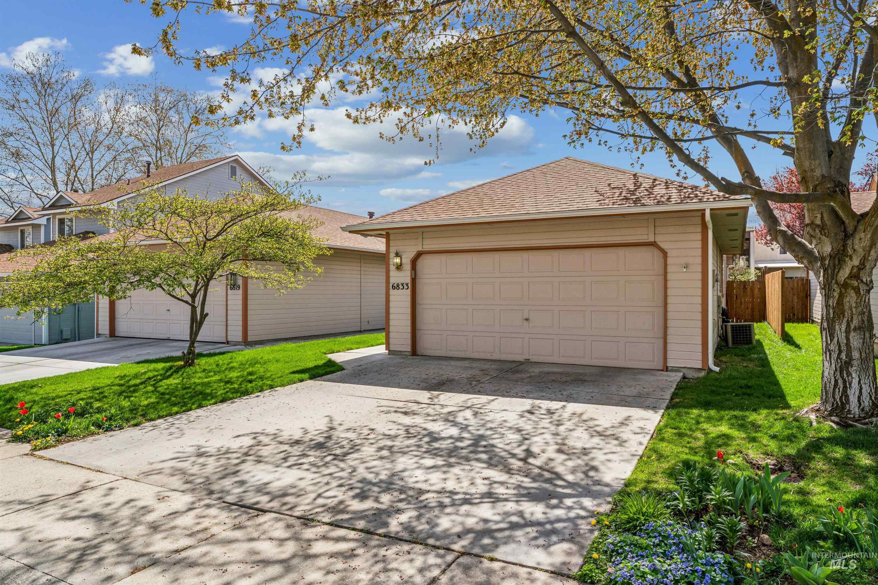 6833 W Russett St, Boise, Idaho 83704, 2 Bedrooms, 2 Bathrooms, Residential For Sale, Price $345,000, 98981285