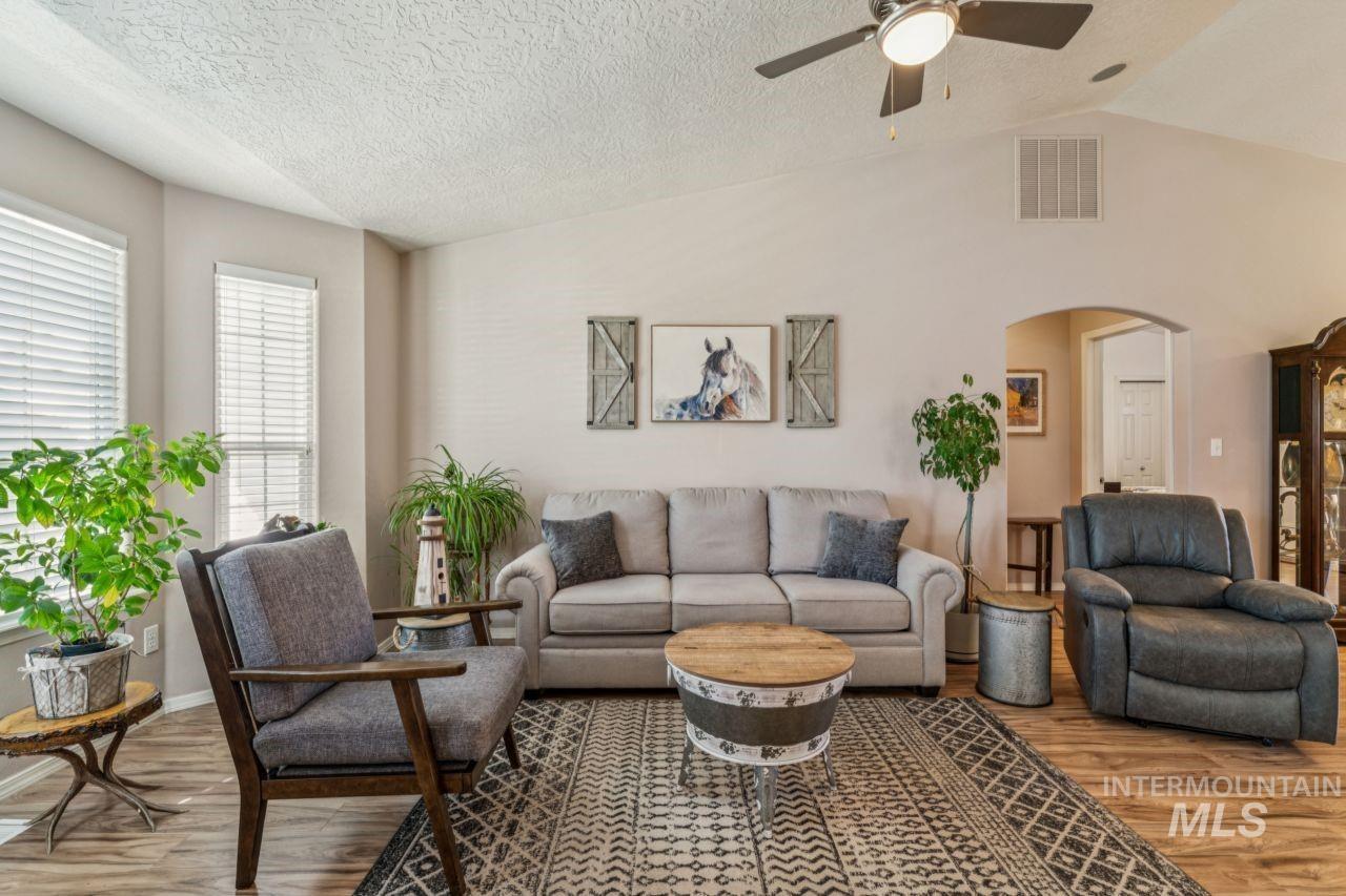 11980 Colonial Dr, Caldwell, Idaho 83605, 3 Bedrooms, 2 Bathrooms, Residential For Sale, Price $349,900, 98981288