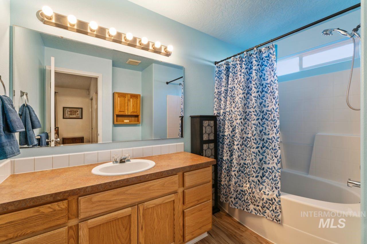 11980 Colonial Dr, Caldwell, Idaho 83605, 3 Bedrooms, 2 Bathrooms, Residential For Sale, Price $349,900, 98981288