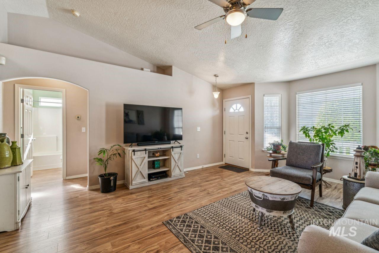 11980 Colonial Dr, Caldwell, Idaho 83605, 3 Bedrooms, 2 Bathrooms, Residential For Sale, Price $349,900, 98981288