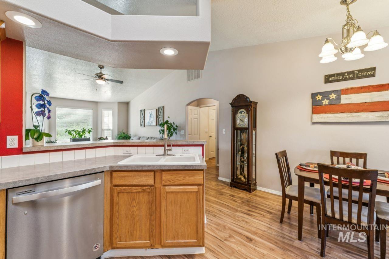 11980 Colonial Dr, Caldwell, Idaho 83605, 3 Bedrooms, 2 Bathrooms, Residential For Sale, Price $349,900, 98981288