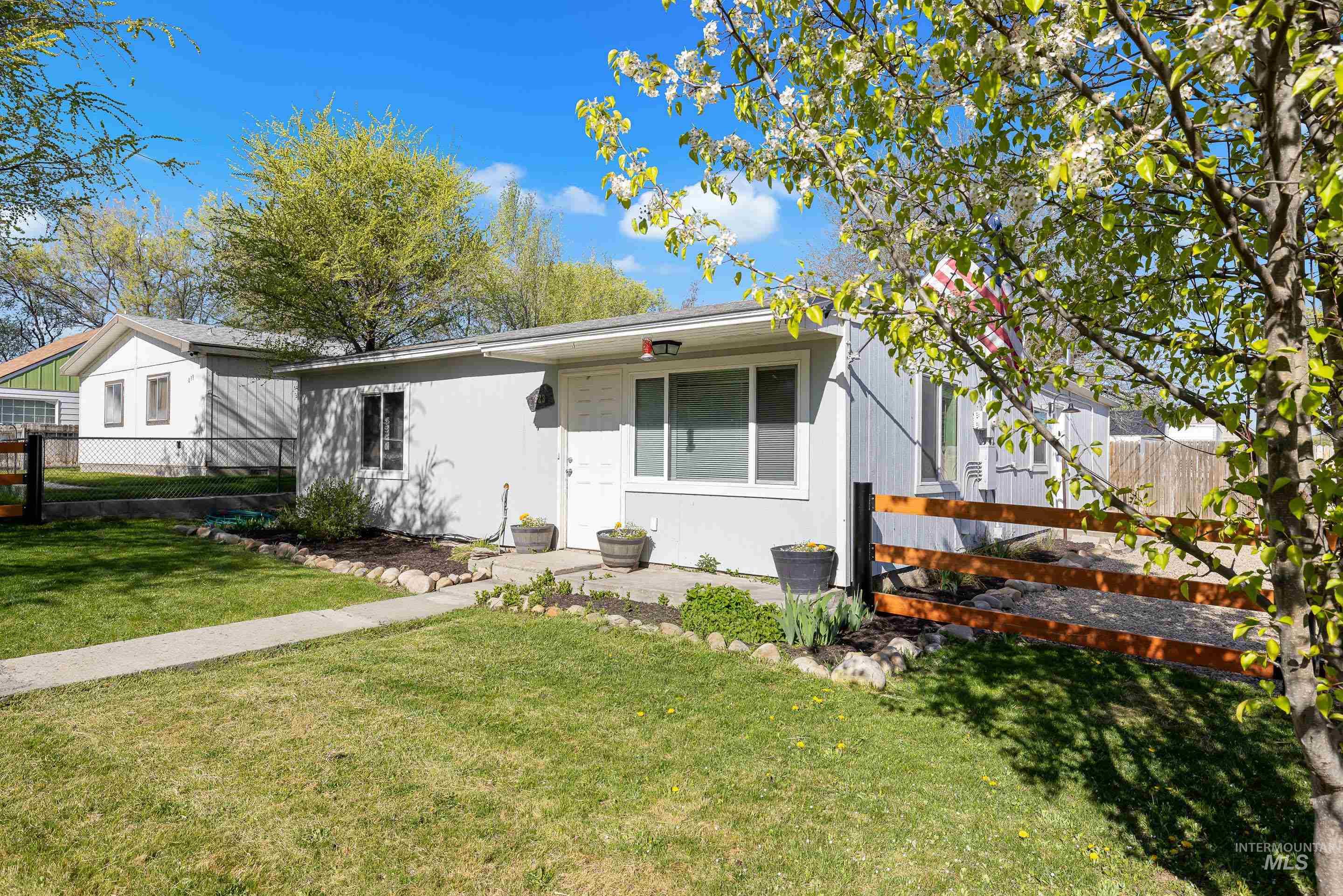 823 5th Ave N, Nampa, Idaho 83687, 3 Bedrooms, 1 Bathroom, Residential For Sale, Price $327,990, 98981292