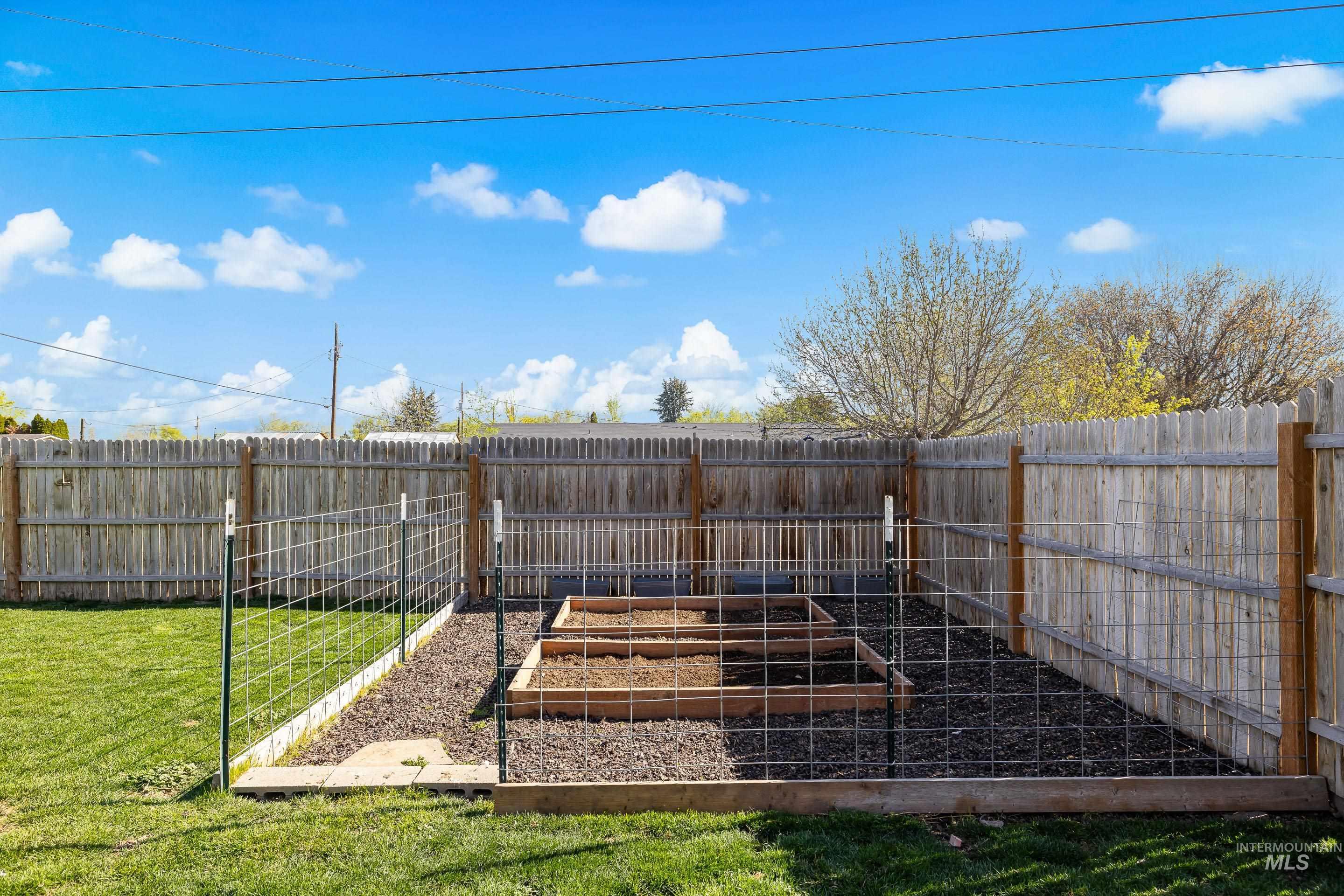 823 5th Ave N, Nampa, Idaho 83687, 3 Bedrooms, 1 Bathroom, Residential For Sale, Price $327,990, 98981292