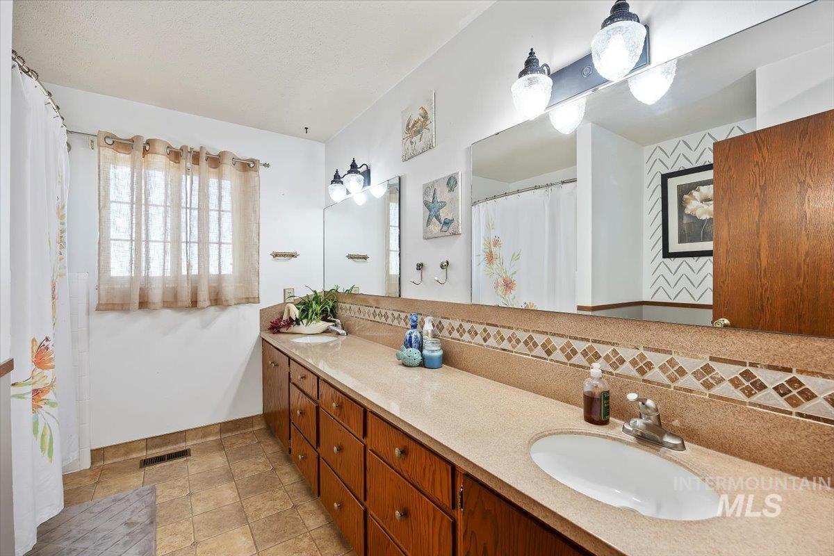 173 Main Line Ranch Road, Rupert, Idaho 83350, 4 Bedrooms, 3 Bathrooms, Farm & Ranch For Sale, Price $1,150,000, 98981299