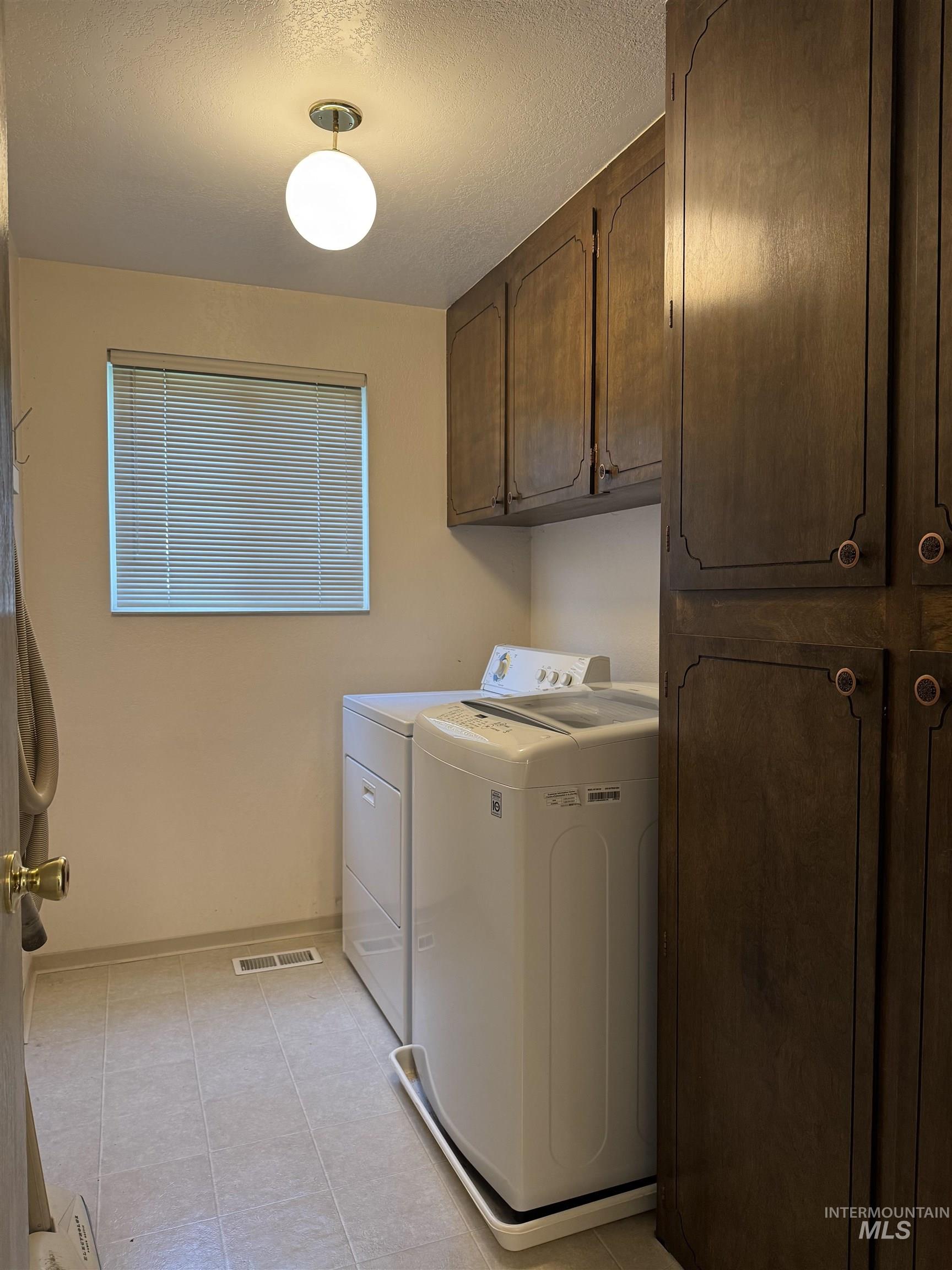 5210 N Decatur, Boise, Idaho 83704, 4 Bedrooms, 2.5 Bathrooms, Residential For Sale, Price $430,000, 98981303