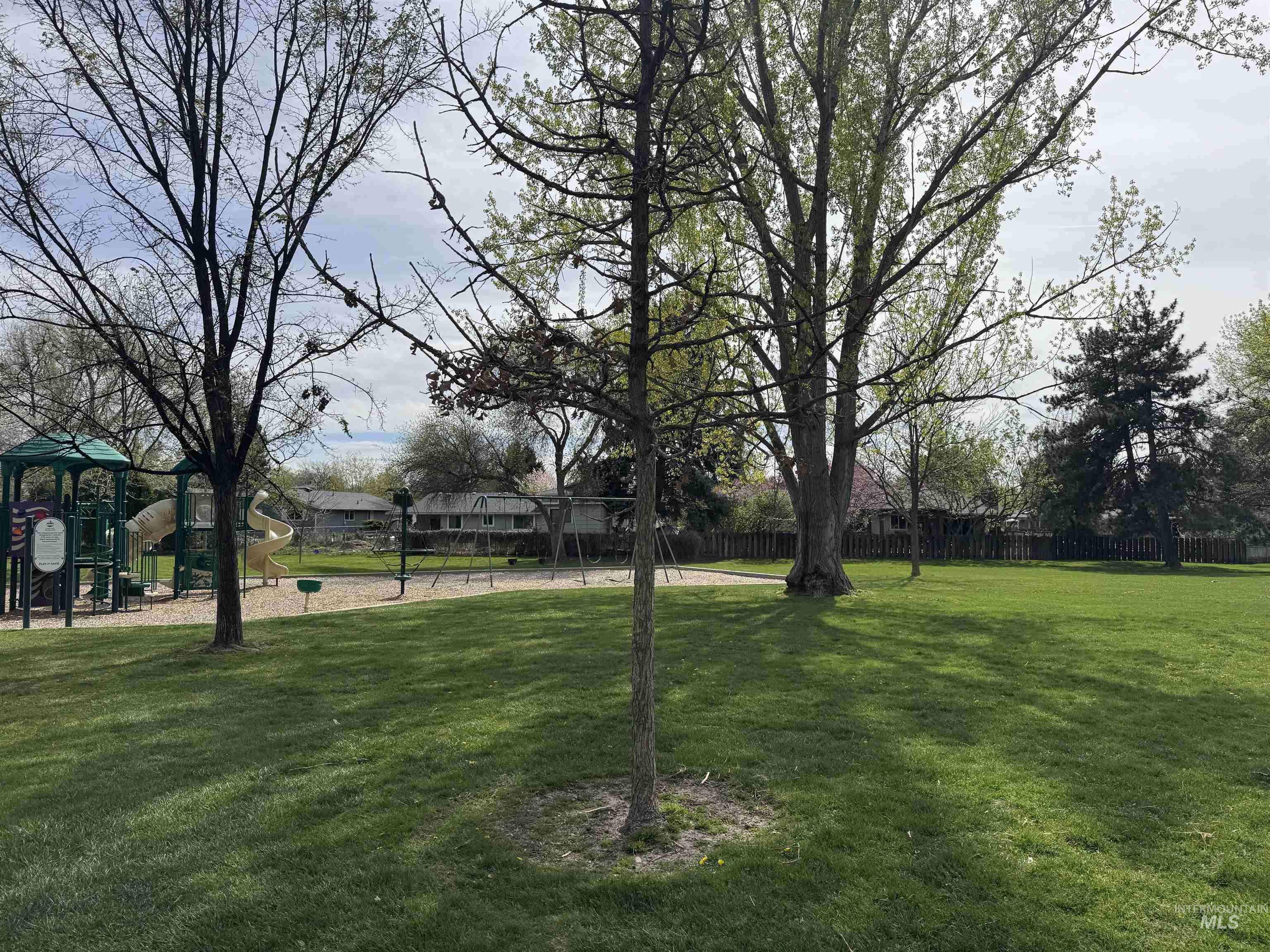 5210 N Decatur, Boise, Idaho 83704, 4 Bedrooms, 2.5 Bathrooms, Residential For Sale, Price $430,000, 98981303