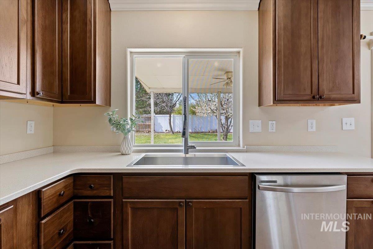 2824 Bristol Ave., Caldwell, Idaho 83605, 5 Bedrooms, 2.5 Bathrooms, Residential For Sale, Price $424,900, 98981308