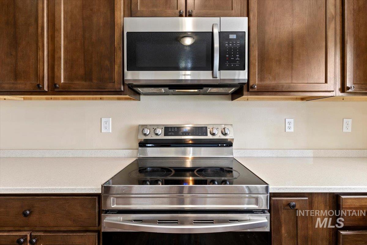 2824 Bristol Ave., Caldwell, Idaho 83605, 5 Bedrooms, 2.5 Bathrooms, Residential For Sale, Price $424,900, 98981308