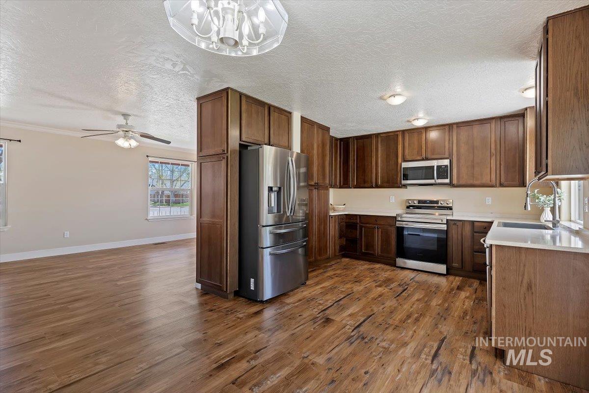 2824 Bristol Ave., Caldwell, Idaho 83605, 5 Bedrooms, 2.5 Bathrooms, Residential For Sale, Price $424,900, 98981308