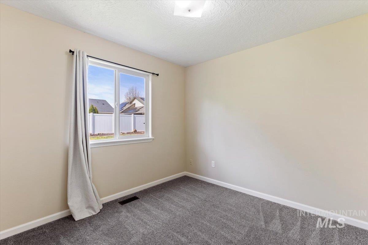 2824 Bristol Ave., Caldwell, Idaho 83605, 5 Bedrooms, 2.5 Bathrooms, Residential For Sale, Price $424,900, 98981308