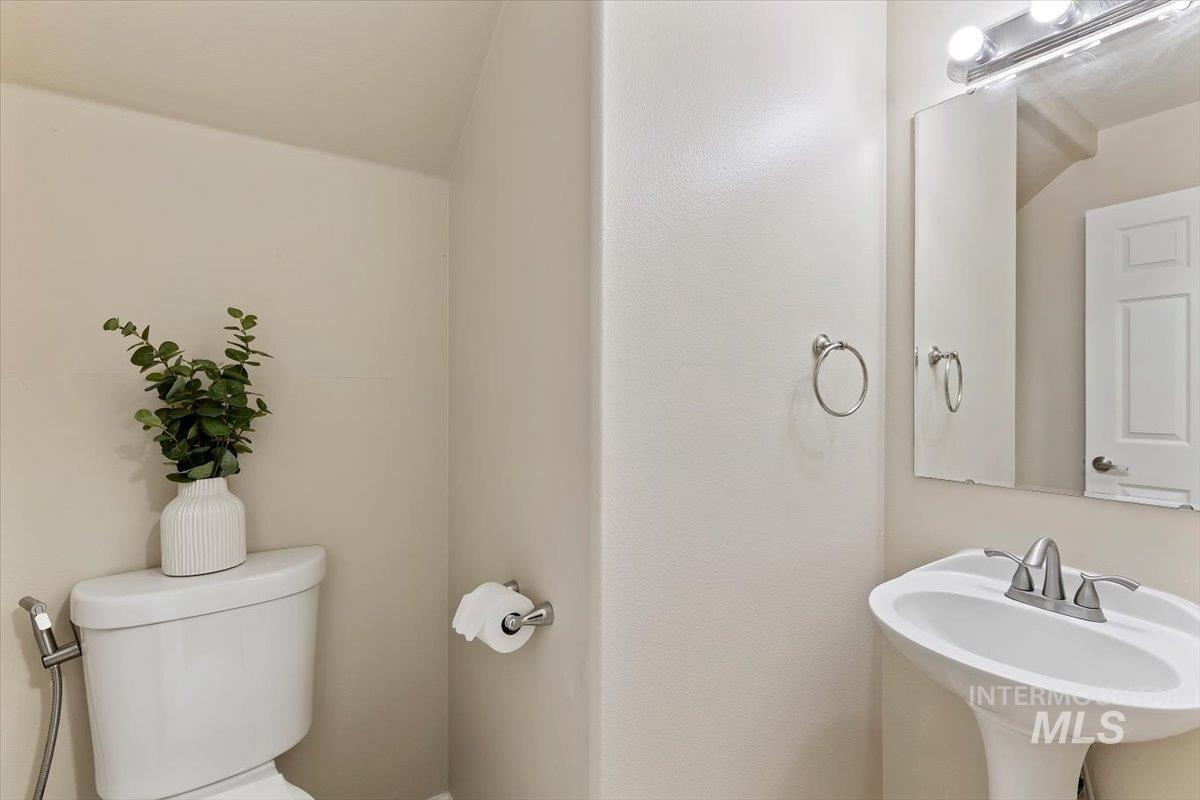 2824 Bristol Ave., Caldwell, Idaho 83605, 5 Bedrooms, 2.5 Bathrooms, Residential For Sale, Price $424,900, 98981308