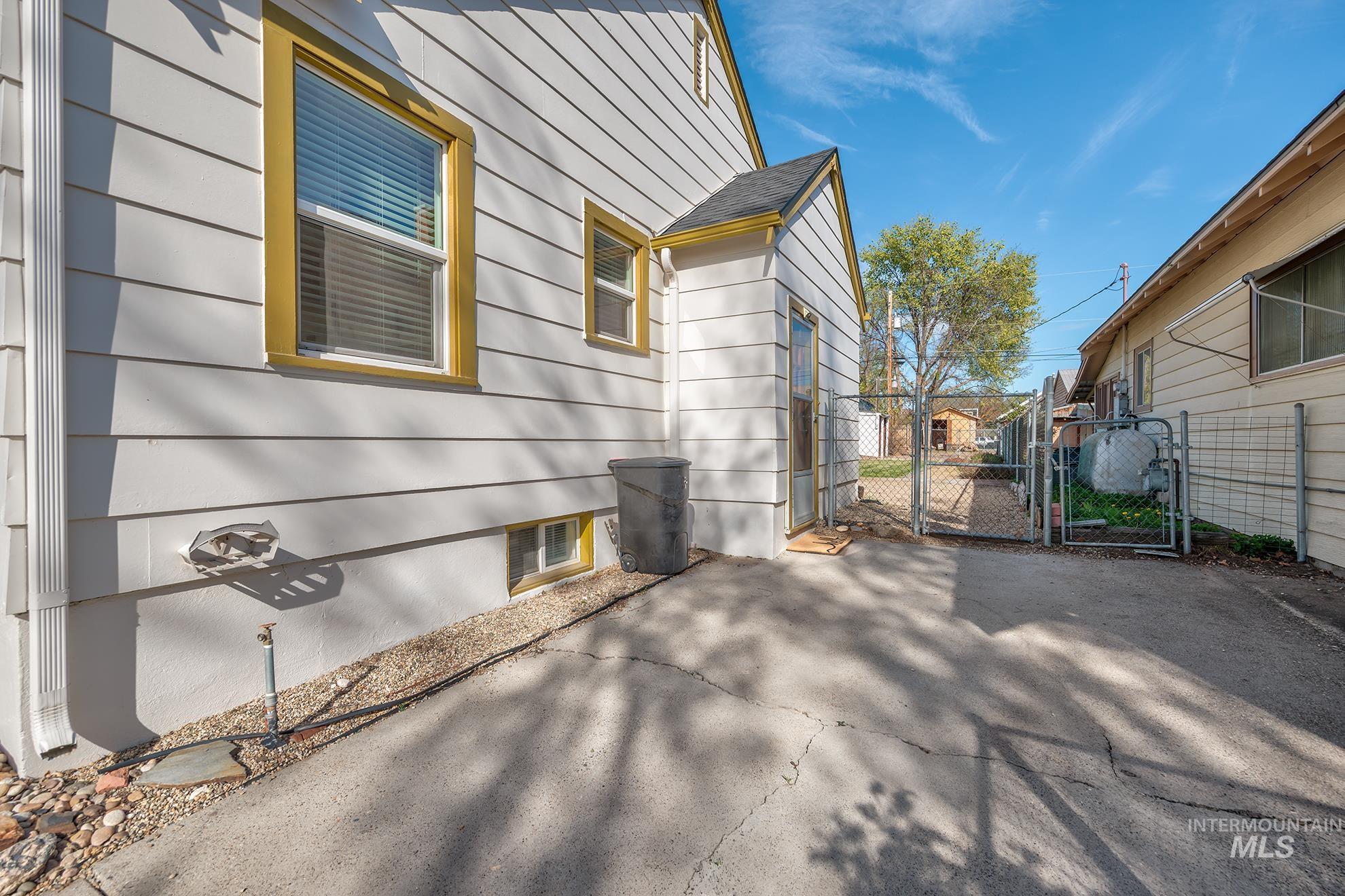 1016 W 5th, Weiser, Idaho 83672, 4 Bedrooms, 2 Bathrooms, Residential For Sale, Price $325,000, 98981310