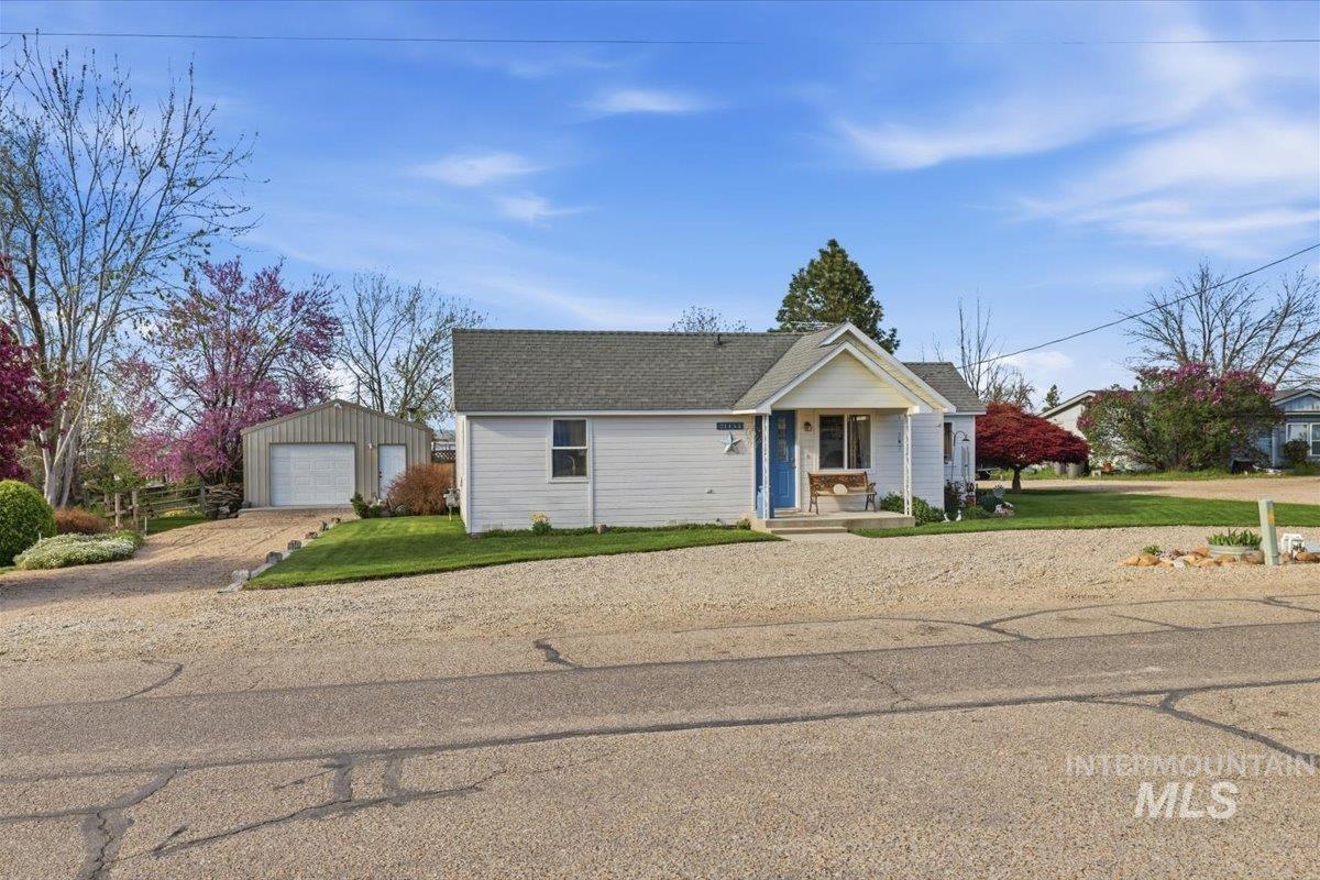 21454 Binford Dr, Greenleaf, Idaho 83626, 2 Bedrooms, 2 Bathrooms, Residential For Sale, Price $395,000, 98981311