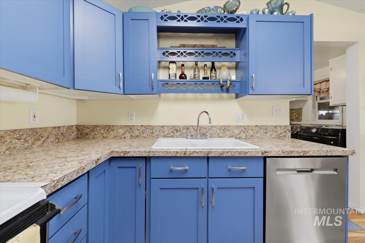 21454 Binford Dr, Greenleaf, Idaho 83626, 2 Bedrooms, 2 Bathrooms, Residential For Sale, Price $395,000, 98981311