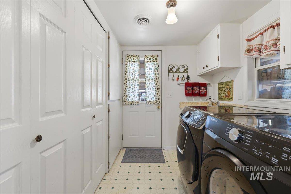 21454 Binford Dr, Greenleaf, Idaho 83626, 2 Bedrooms, 2 Bathrooms, Residential For Sale, Price $395,000, 98981311