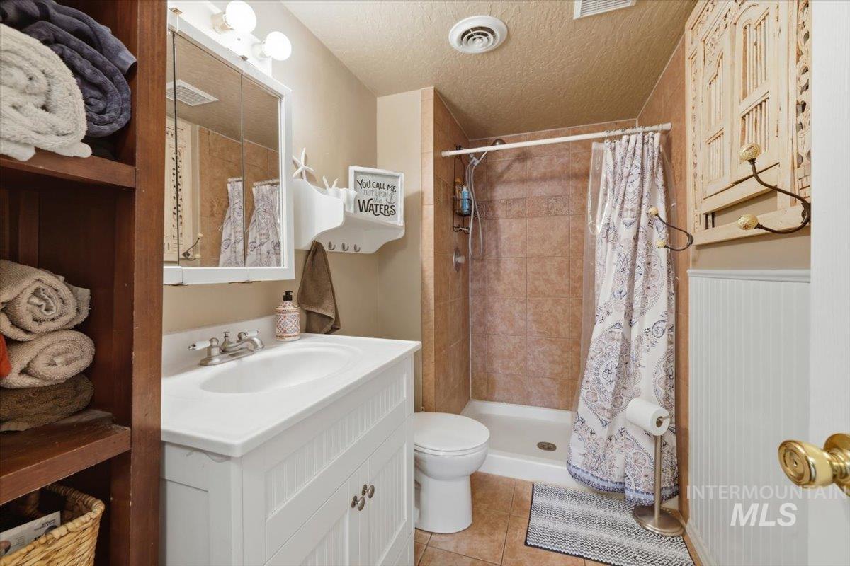 21454 Binford Dr, Greenleaf, Idaho 83626, 2 Bedrooms, 2 Bathrooms, Residential For Sale, Price $395,000, 98981311