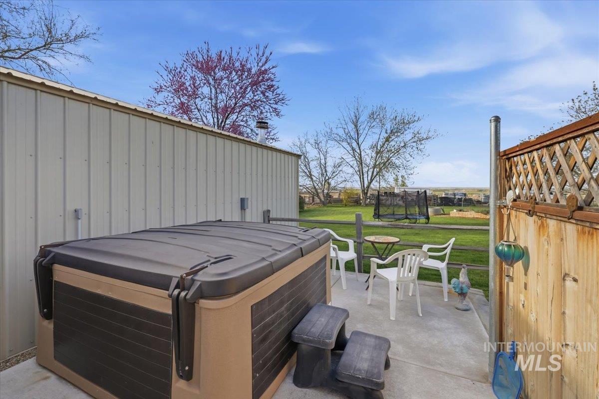 21454 Binford Dr, Greenleaf, Idaho 83626, 2 Bedrooms, 2 Bathrooms, Residential For Sale, Price $395,000, 98981311