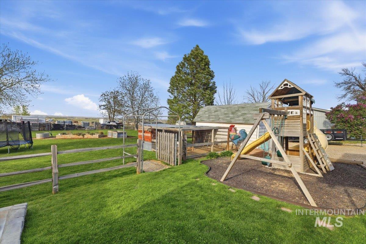 21454 Binford Dr, Greenleaf, Idaho 83626, 2 Bedrooms, 2 Bathrooms, Residential For Sale, Price $395,000, 98981311