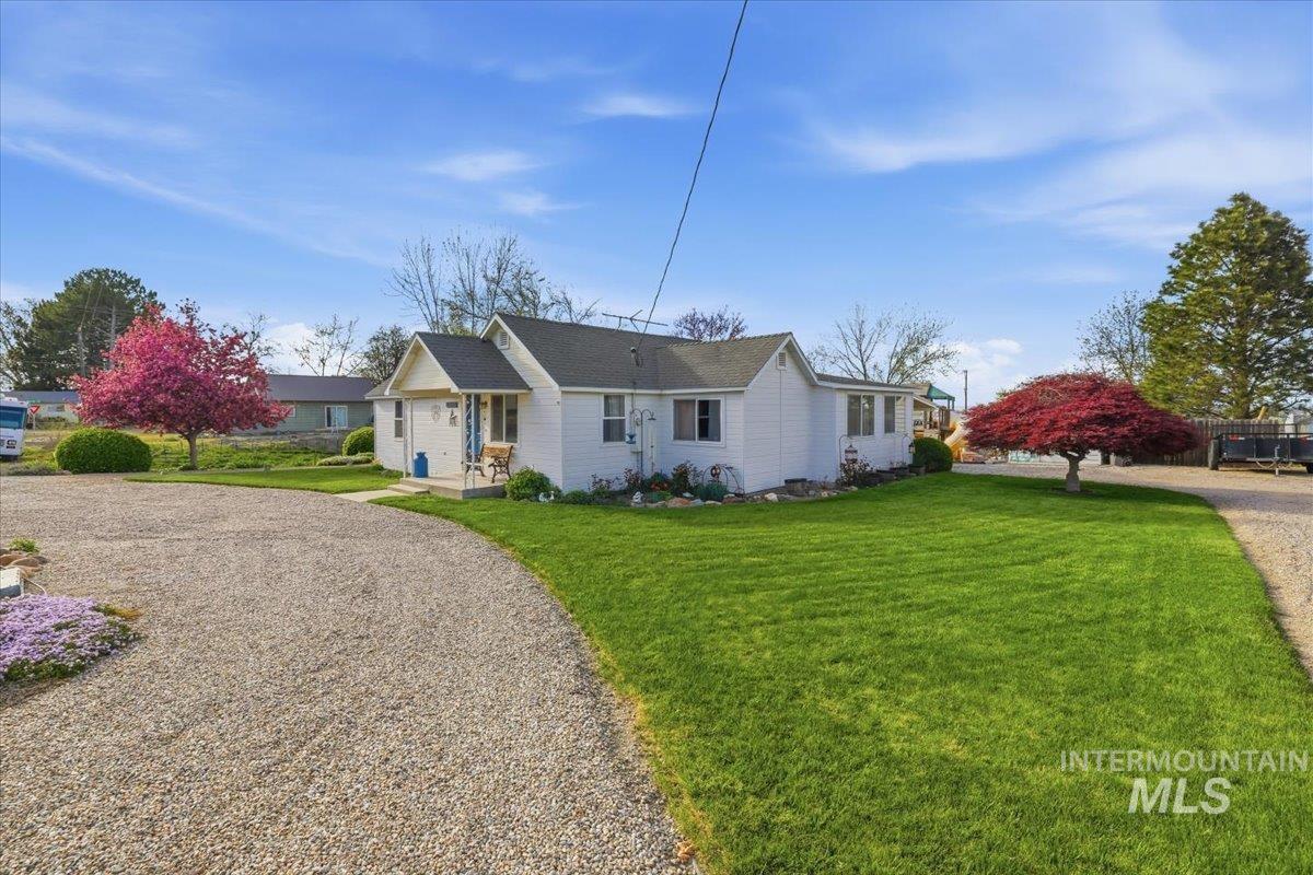 21454 Binford Dr, Greenleaf, Idaho 83626, 2 Bedrooms, 2 Bathrooms, Residential For Sale, Price $395,000, 98981311