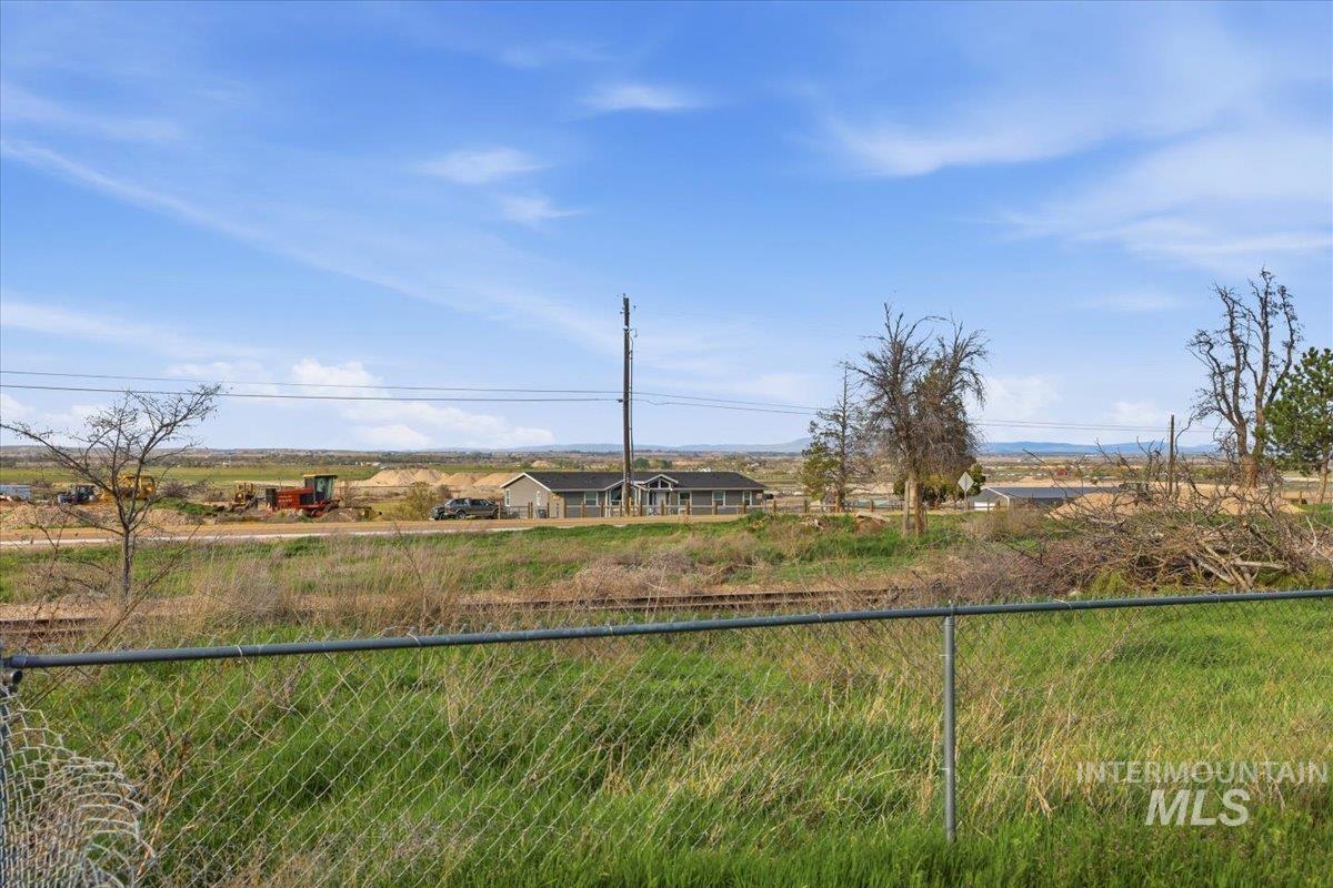 21454 Binford Dr, Greenleaf, Idaho 83626, 2 Bedrooms, 2 Bathrooms, Residential For Sale, Price $395,000, 98981311