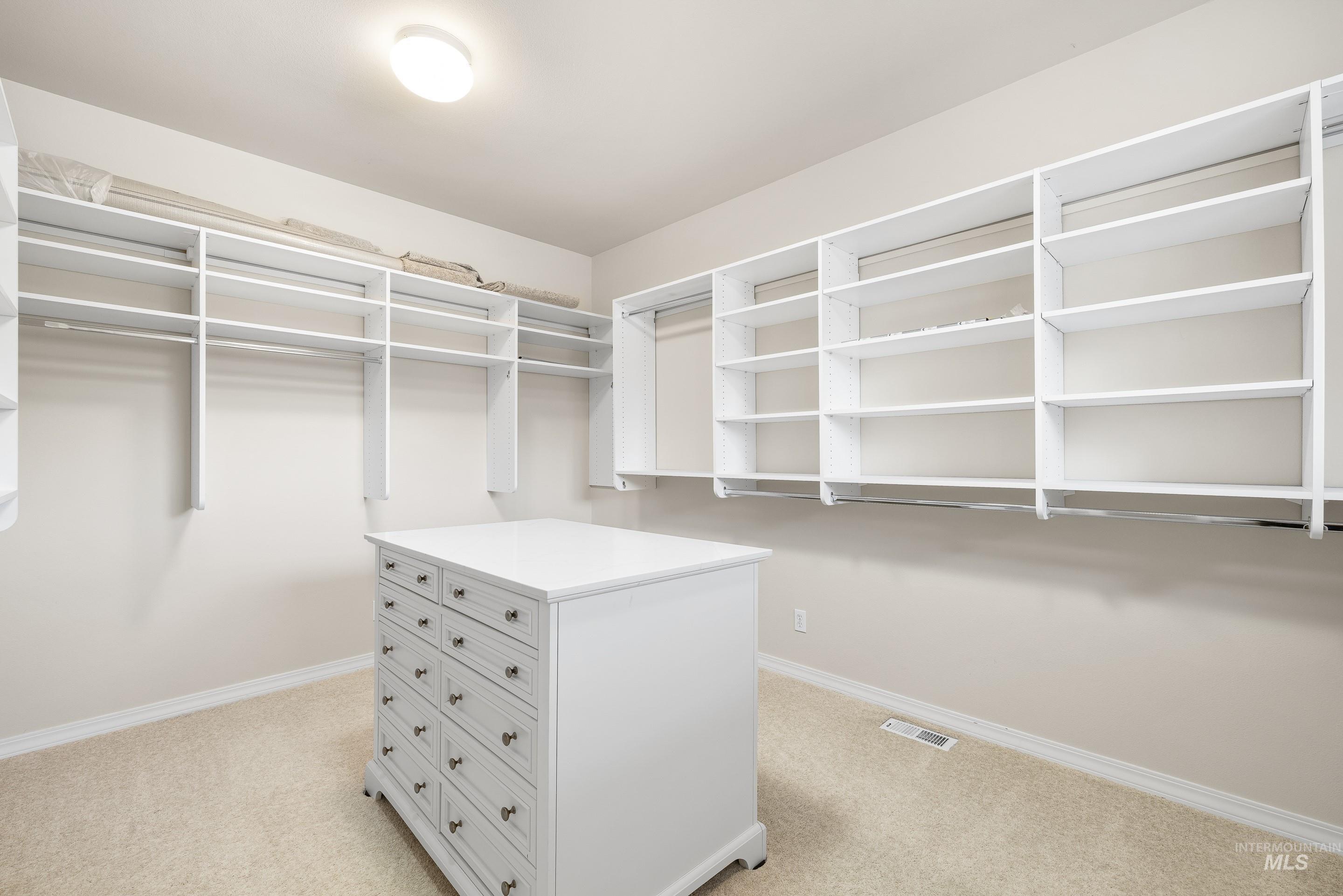 5663 E Gateway Dr, Boise, Idaho 83716, 5 Bedrooms, 3 Bathrooms, Residential For Sale, Price $1,049,000, 98981314