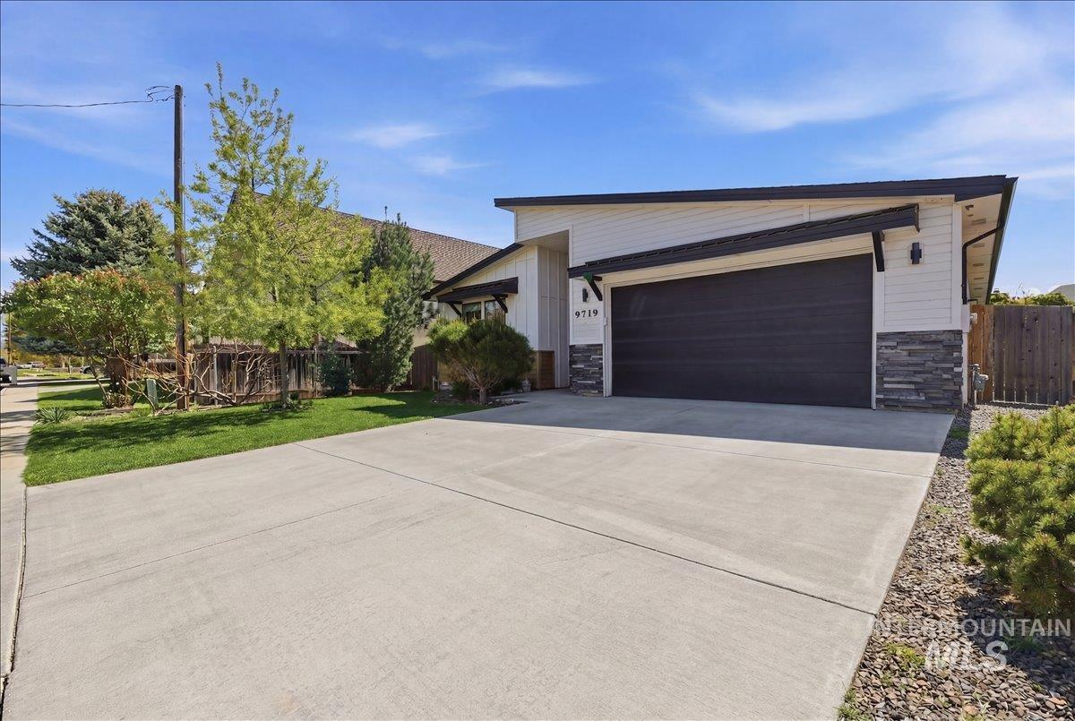 9719 W Sunflower Ln, Boise, Idaho 83704, 3 Bedrooms, 2 Bathrooms, Residential For Sale, Price $549,000, 98981318