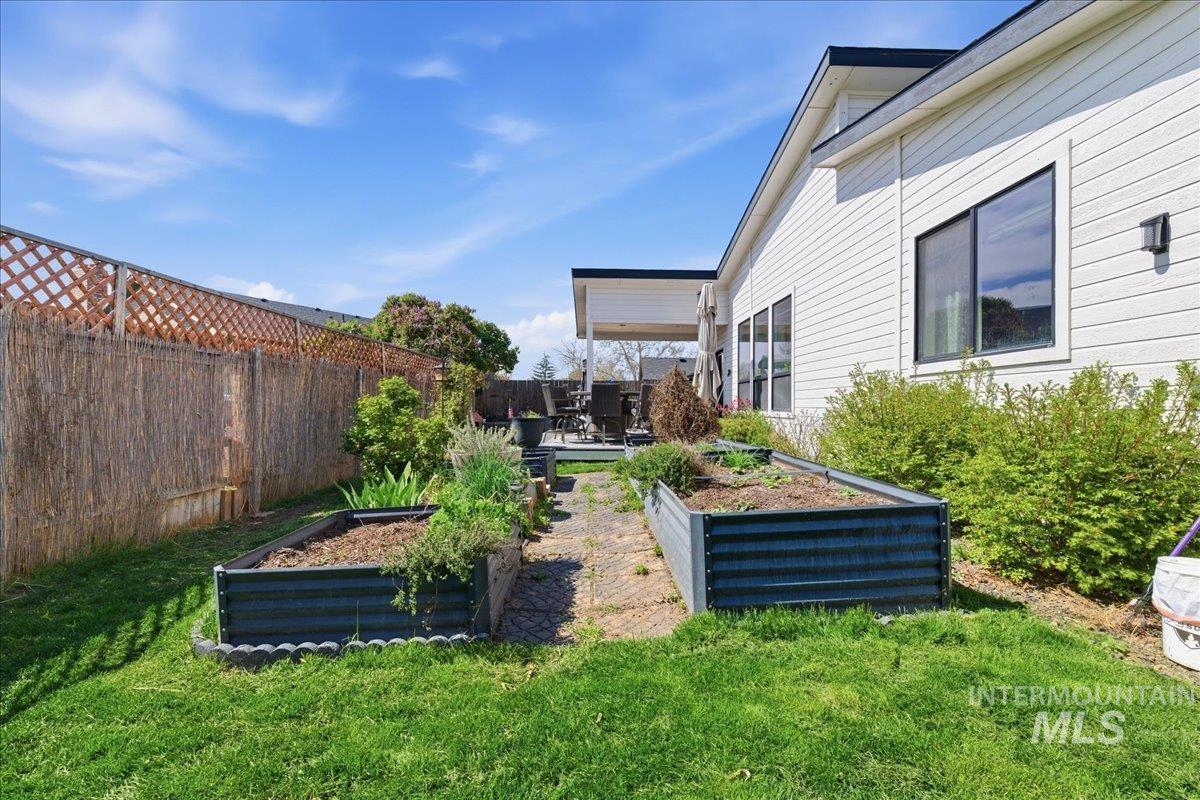 9719 W Sunflower Ln, Boise, Idaho 83704, 3 Bedrooms, 2 Bathrooms, Residential For Sale, Price $549,000, 98981318