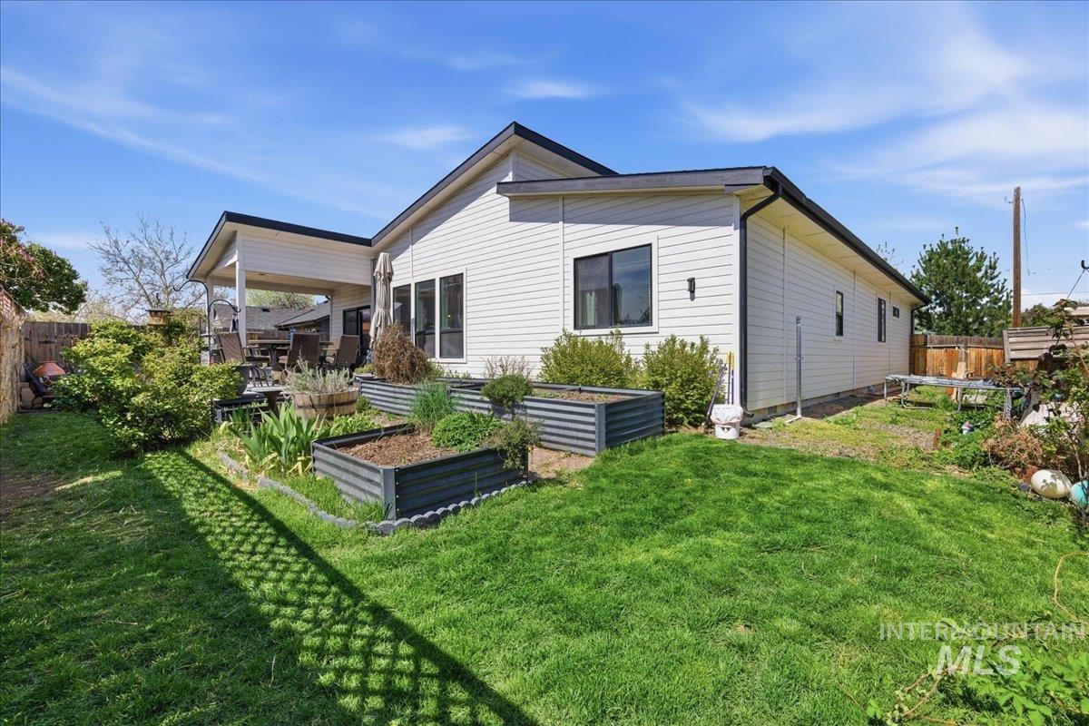 9719 W Sunflower Ln, Boise, Idaho 83704, 3 Bedrooms, 2 Bathrooms, Residential For Sale, Price $549,000, 98981318