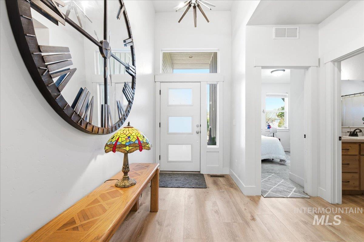 9719 W Sunflower Ln, Boise, Idaho 83704, 3 Bedrooms, 2 Bathrooms, Residential For Sale, Price $549,000, 98981318