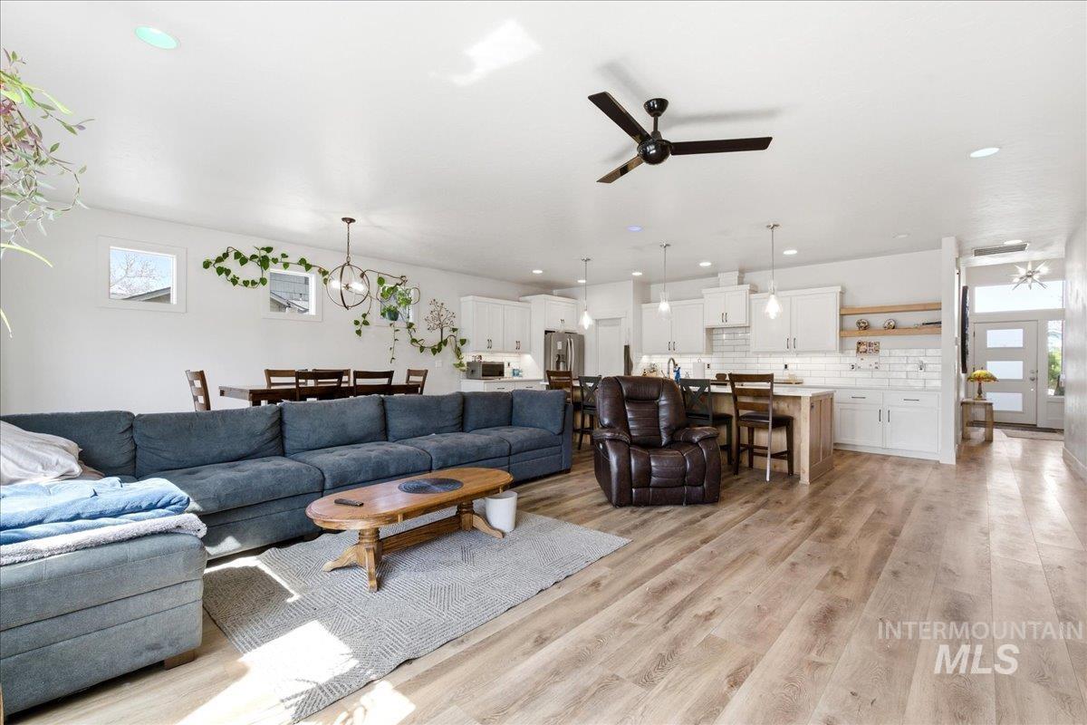 9719 W Sunflower Ln, Boise, Idaho 83704, 3 Bedrooms, 2 Bathrooms, Residential For Sale, Price $549,000, 98981318