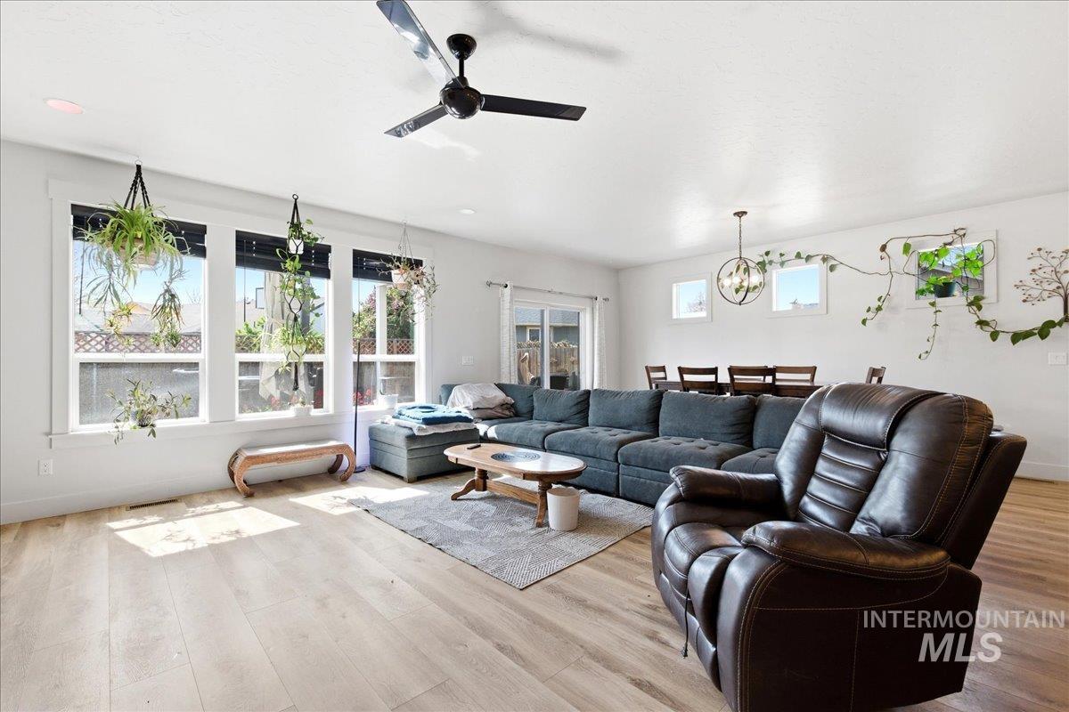 9719 W Sunflower Ln, Boise, Idaho 83704, 3 Bedrooms, 2 Bathrooms, Residential For Sale, Price $549,000, 98981318