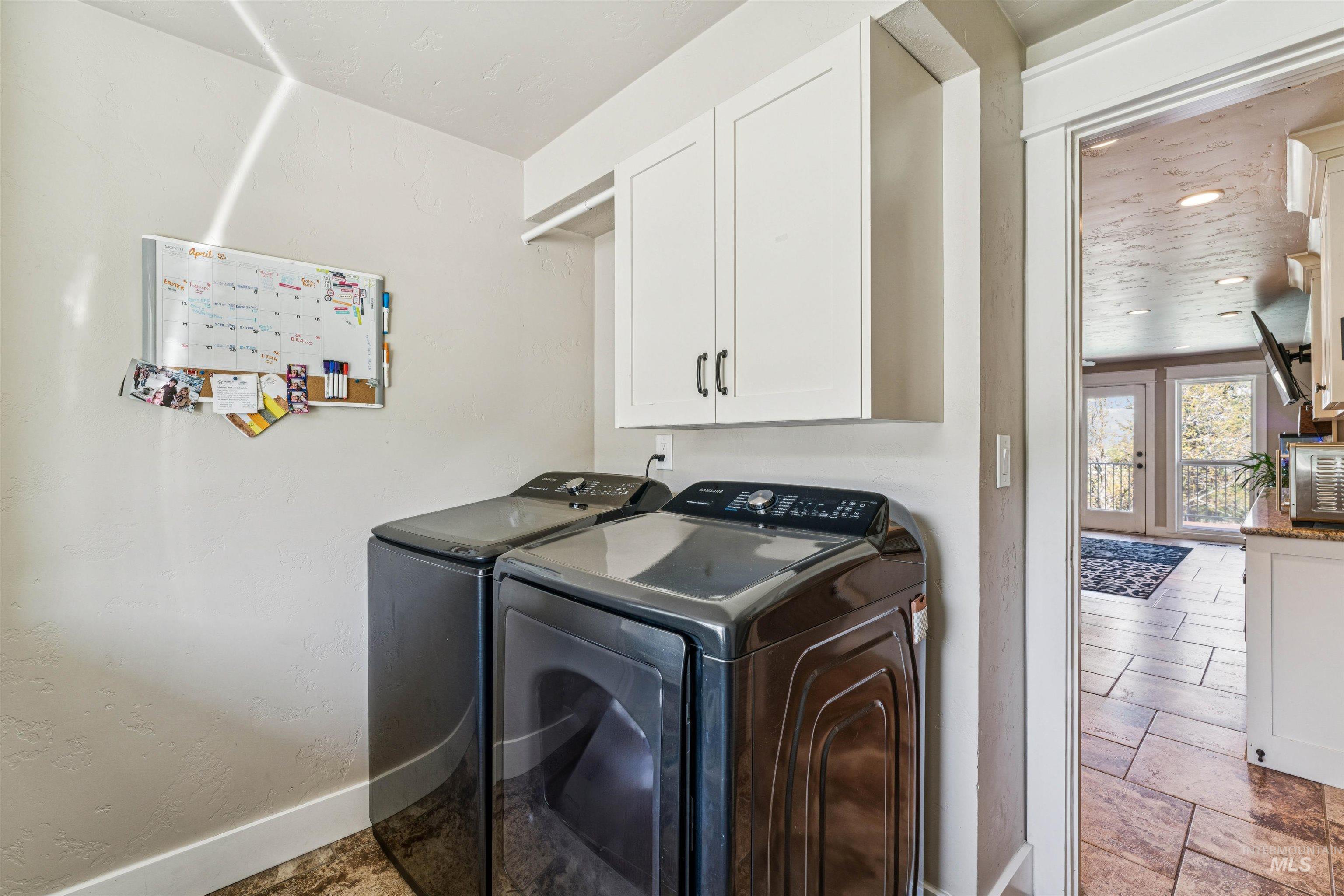 1050 W South Slope Rd., Emmett, Idaho 83617, 5 Bedrooms, 3 Bathrooms, Residential For Sale, Price $1,299,900, 98981320