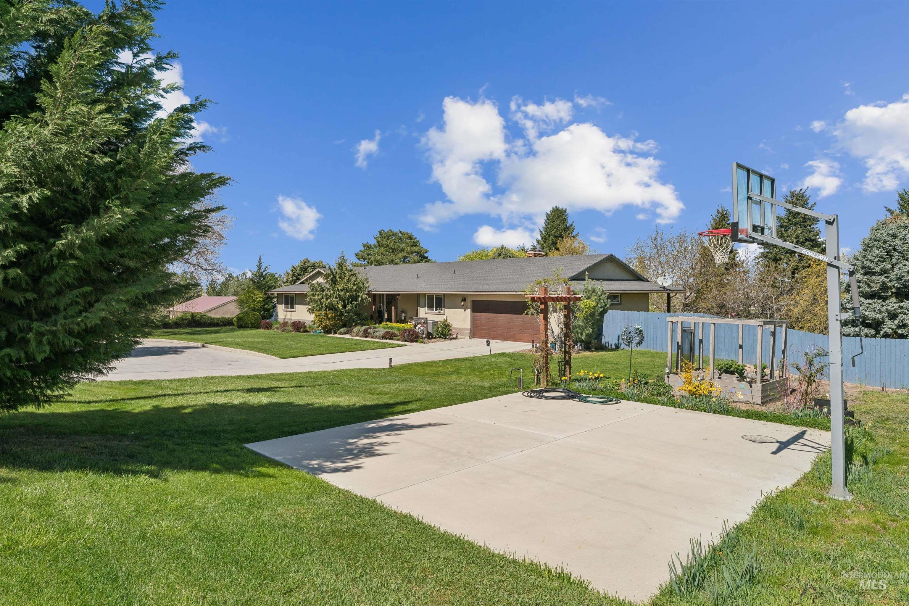 1050 W South Slope Rd., Emmett, Idaho 83617, 5 Bedrooms, 3 Bathrooms, Residential For Sale, Price $1,299,900, 98981320