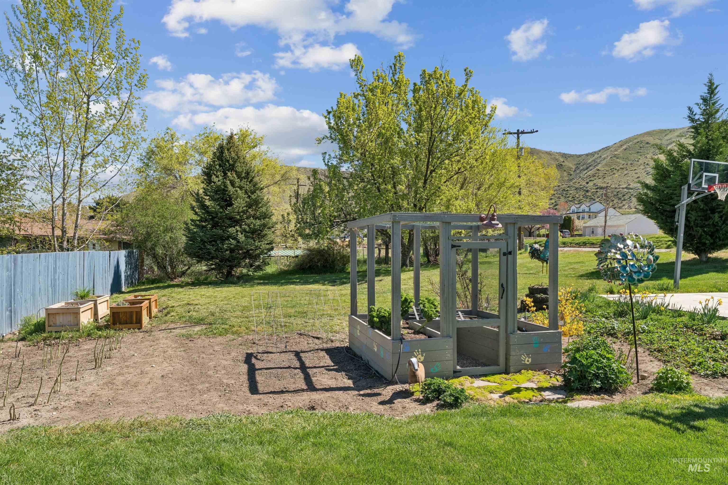 1050 W South Slope Rd., Emmett, Idaho 83617, 5 Bedrooms, 3 Bathrooms, Residential For Sale, Price $1,299,900, 98981320