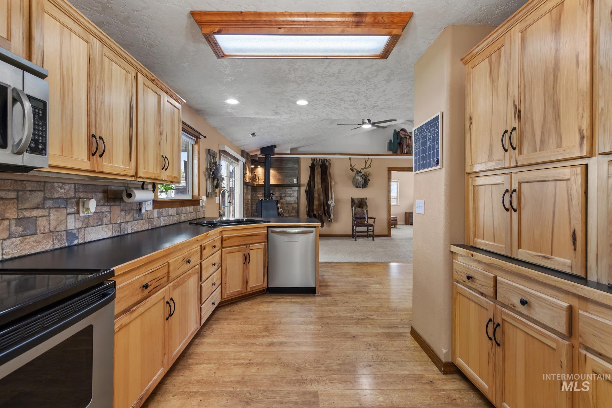 27 N Pit Lane, Nampa, Idaho 83687, 3 Bedrooms, 2 Bathrooms, Residential For Sale, Price $769,000, 98981321